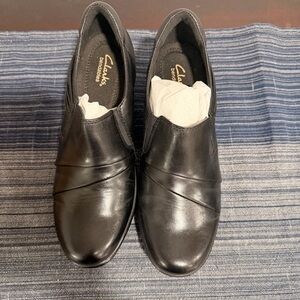 Clarks Women's Black Leather Flats